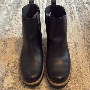 Women’s black boots